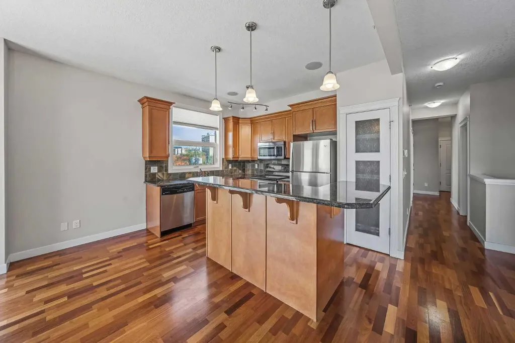 41 6 Street NE Calgary AB T2E 8H7