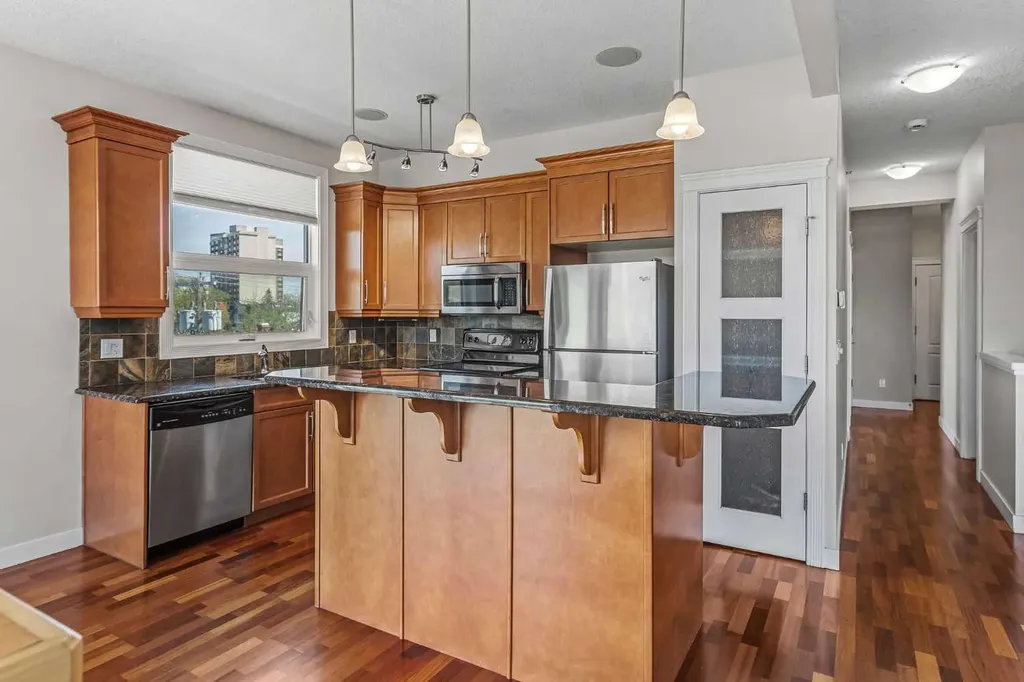 41 6 Street NE Calgary AB T2E 8H7