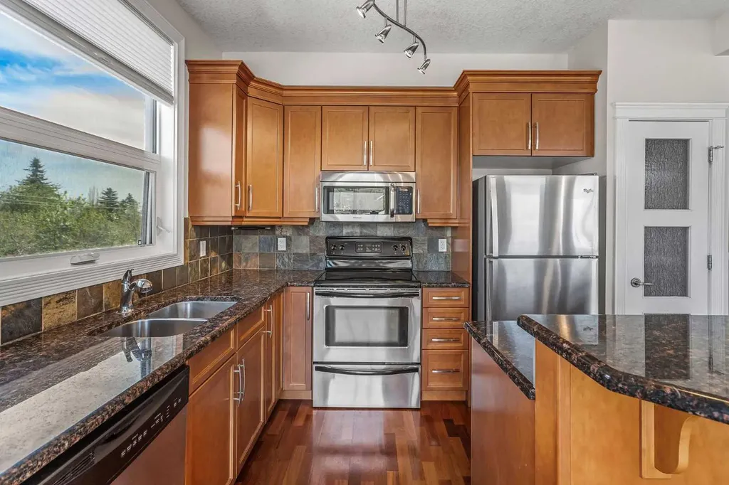 41 6 Street NE Calgary AB T2E 8H7