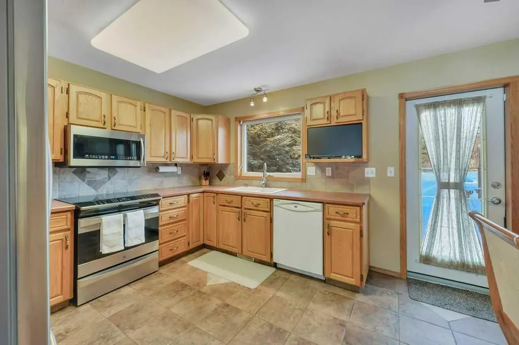 41124 Range Road 282 Rural Lacombe County AB T4L 2N3