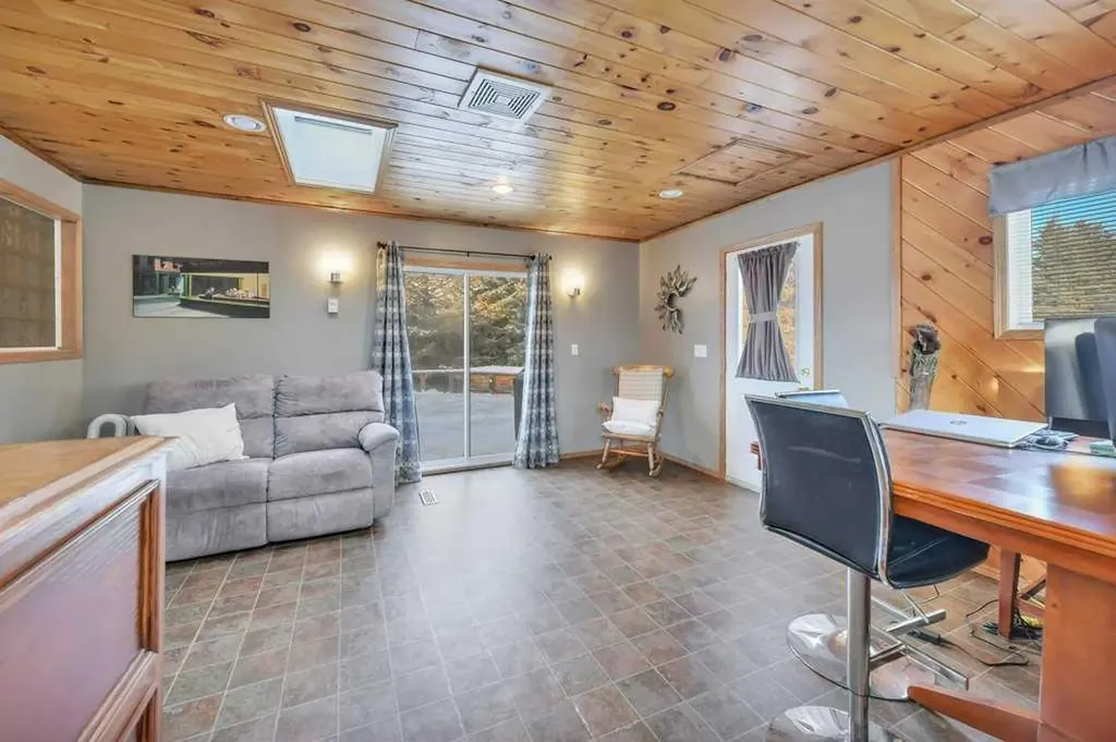 41124 Range Road 282 Rural Lacombe County AB T4L 2N3