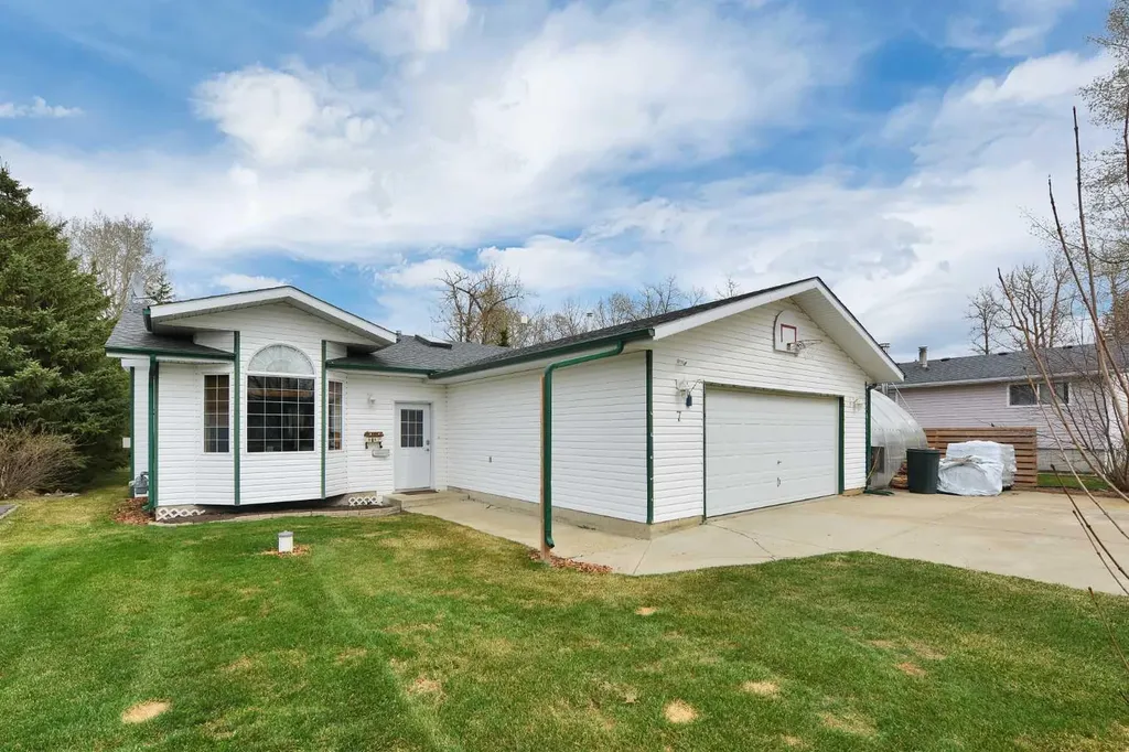41124 Range Road 282 Rural Lacombe County AB T4L 2N3