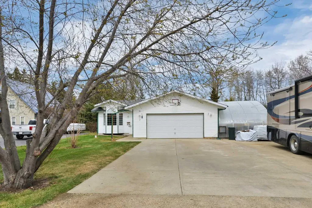 41124 Range Road 282 Rural Lacombe County AB T4L 2N3