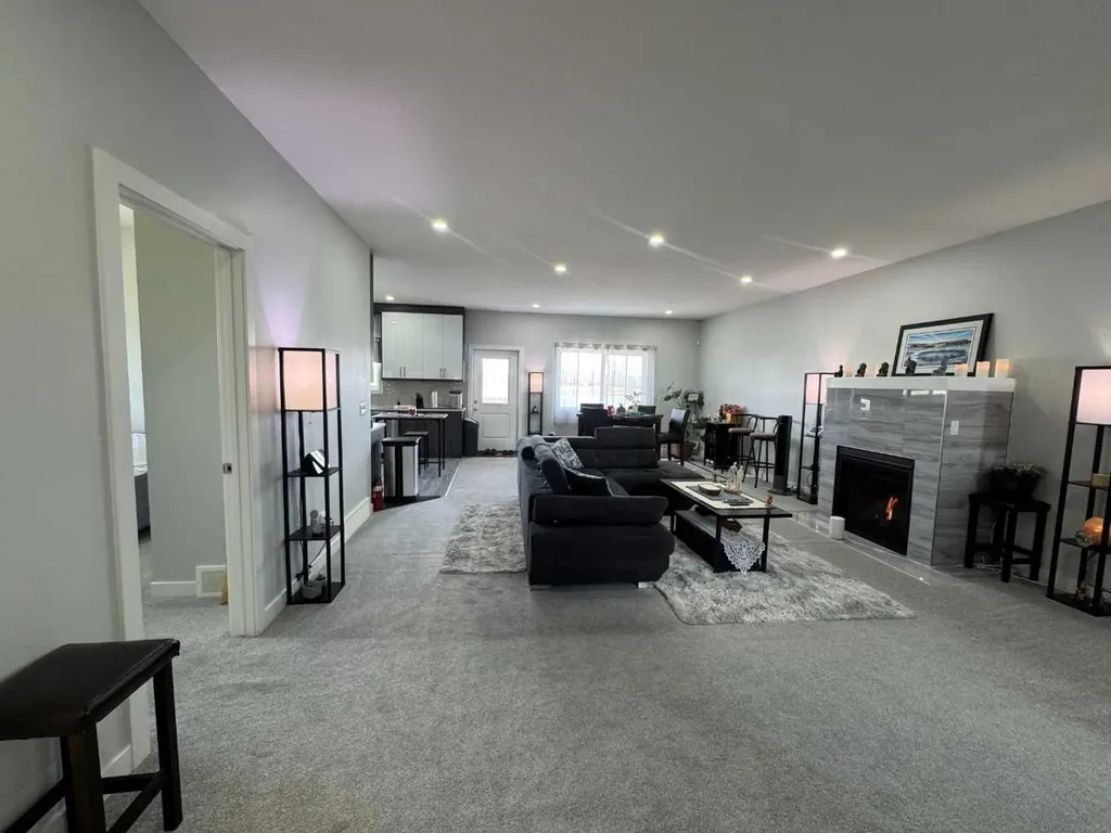 6812 50 Avenue Camrose AB T4V 5G1