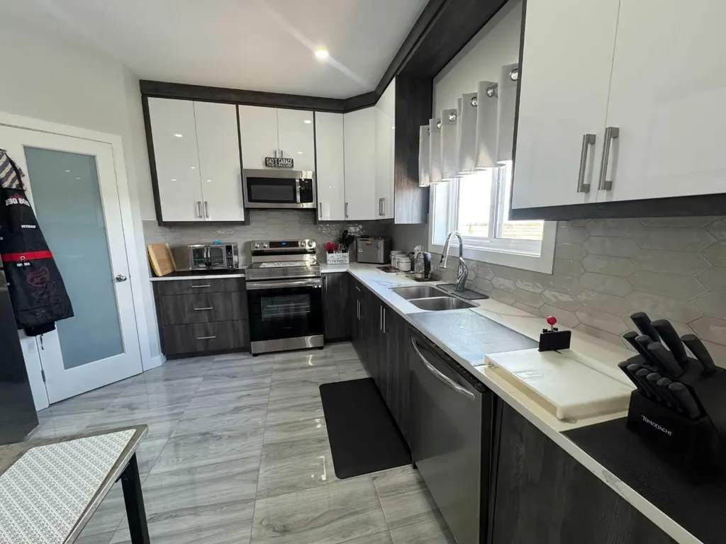6812 50 Avenue Camrose AB T4V 5G1