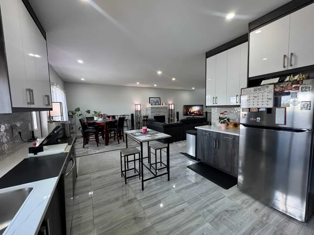 6812 50 Avenue Camrose AB T4V 5G1