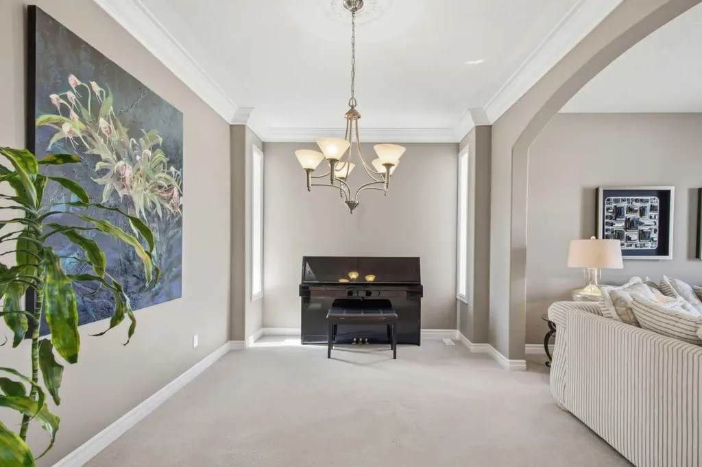 36 Hampstead Hill NW Calgary AB T3A 6E9
