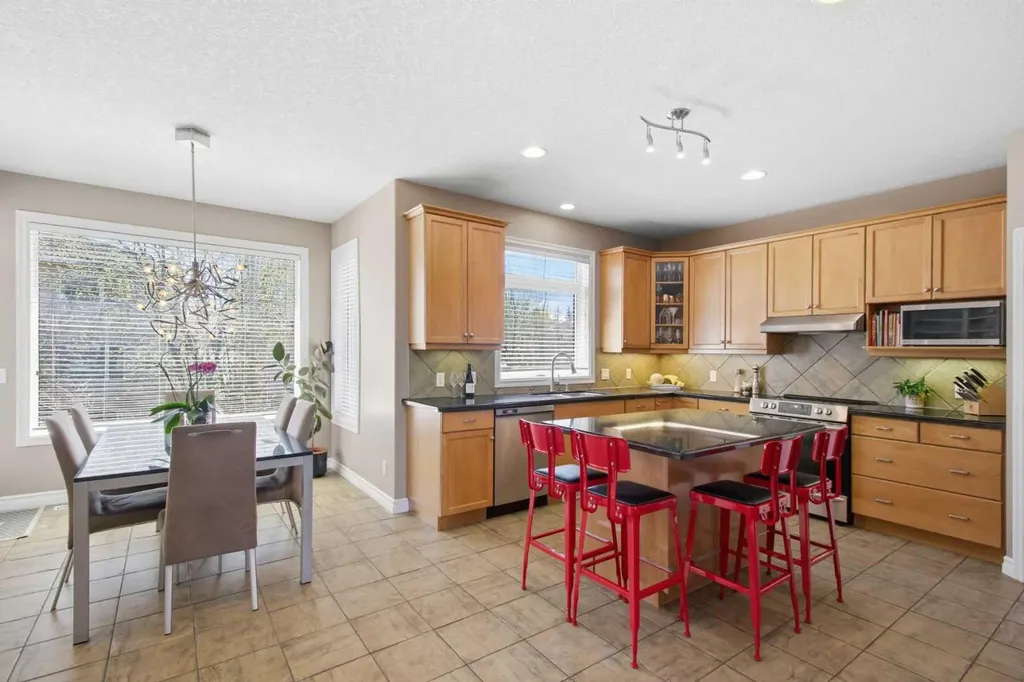 36 Hampstead Hill NW Calgary AB T3A 6E9