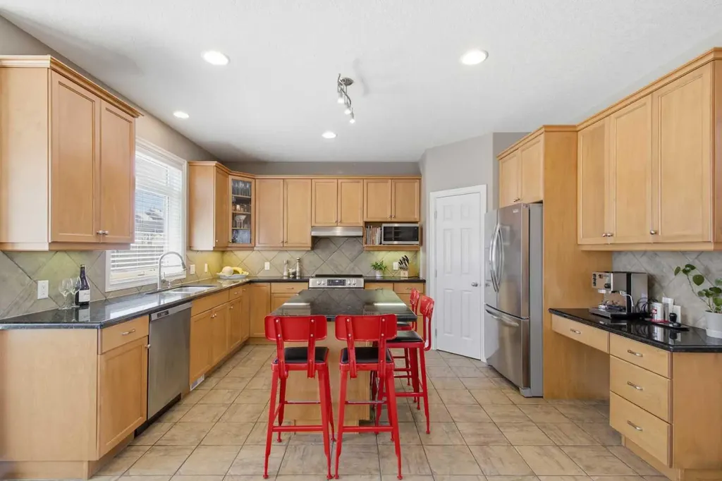 36 Hampstead Hill NW Calgary AB T3A 6E9