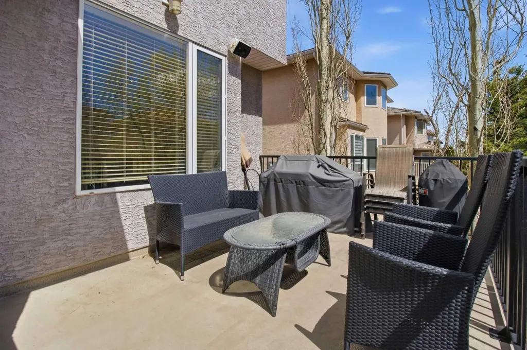 36 Hampstead Hill NW Calgary AB T3A 6E9