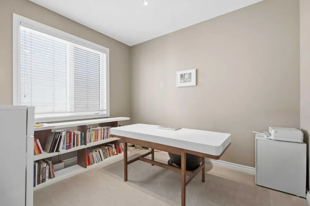 36 Hampstead Hill NW Calgary AB T3A 6E9