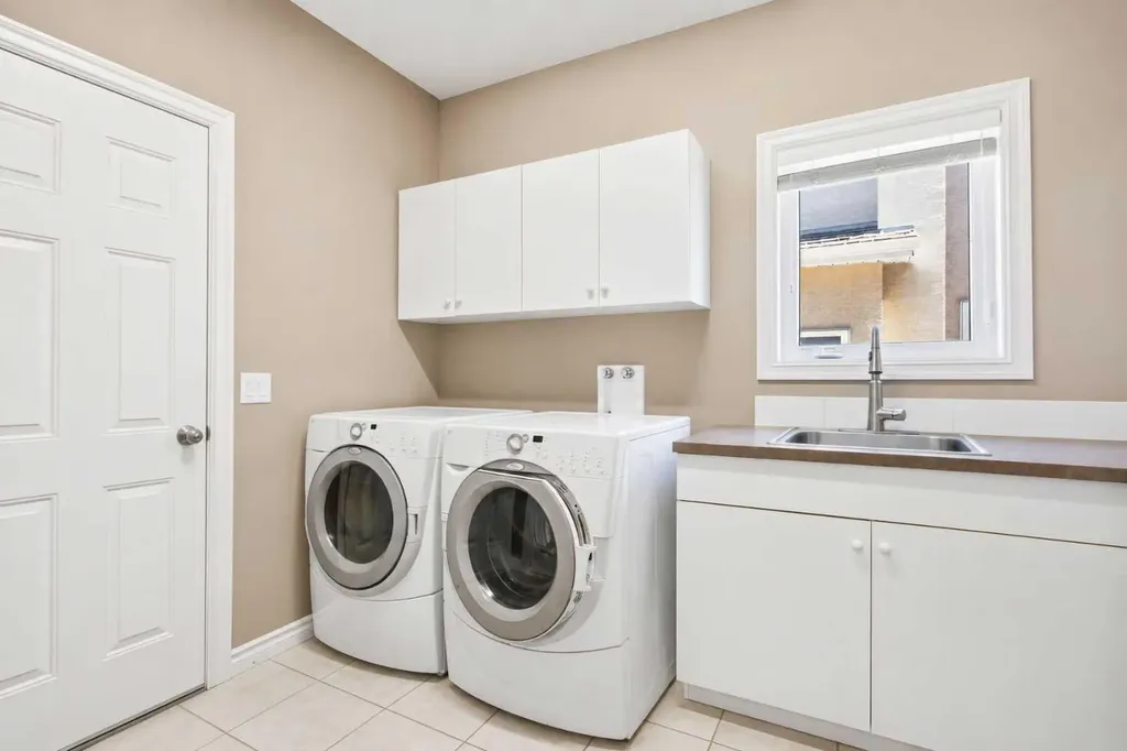 36 Hampstead Hill NW Calgary AB T3A 6E9