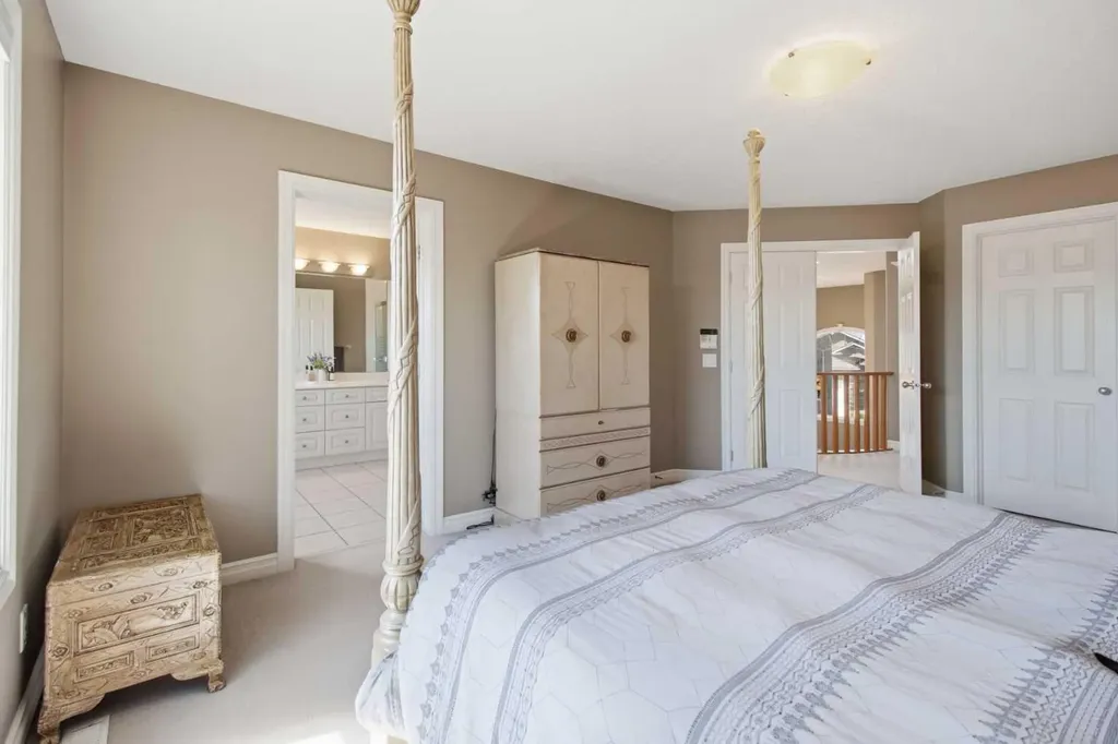 36 Hampstead Hill NW Calgary AB T3A 6E9
