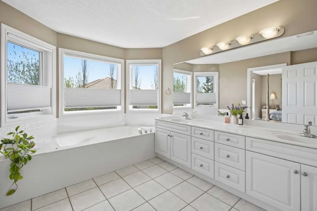 36 Hampstead Hill NW Calgary AB T3A 6E9