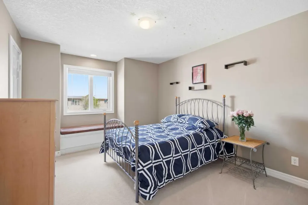 36 Hampstead Hill NW Calgary AB T3A 6E9