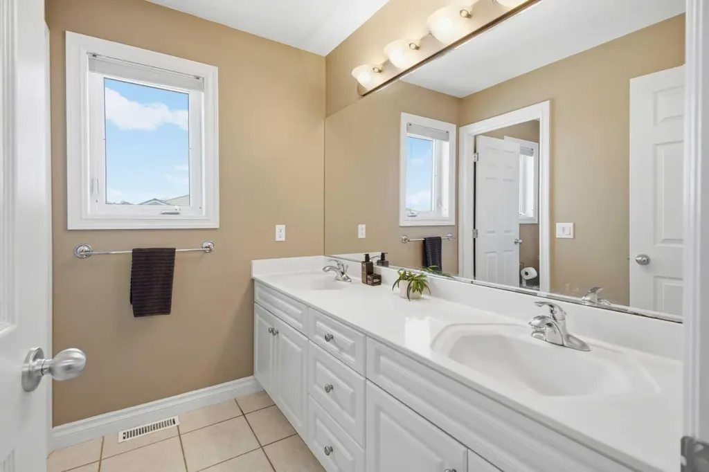 36 Hampstead Hill NW Calgary AB T3A 6E9