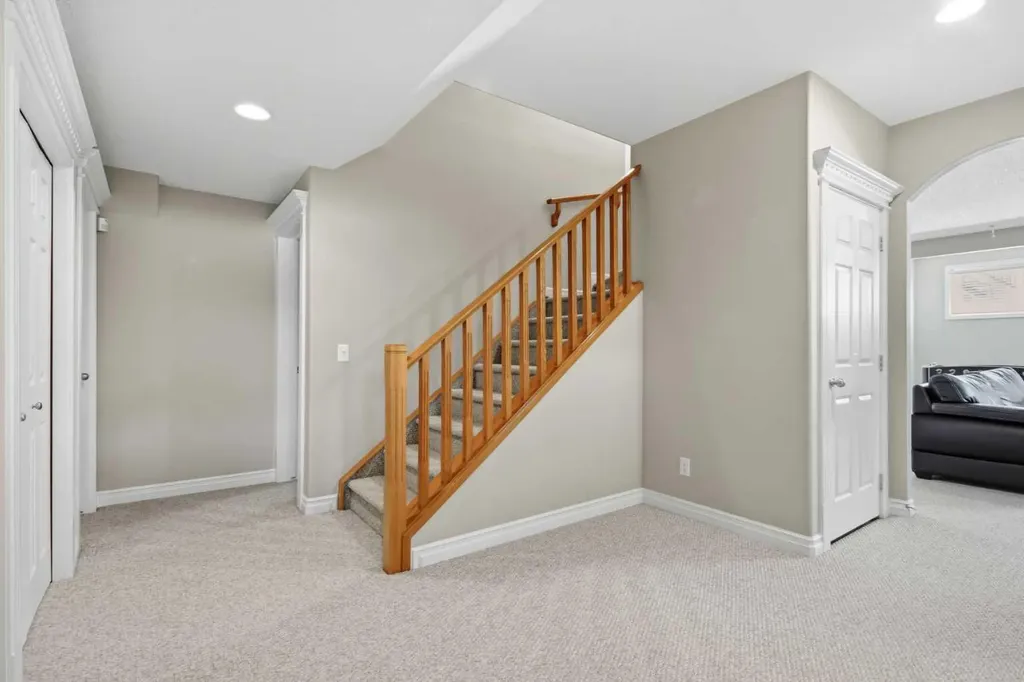 36 Hampstead Hill NW Calgary AB T3A 6E9