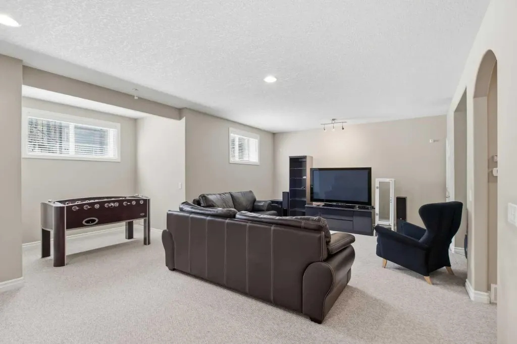 36 Hampstead Hill NW Calgary AB T3A 6E9