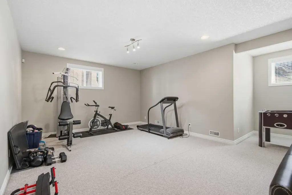 36 Hampstead Hill NW Calgary AB T3A 6E9