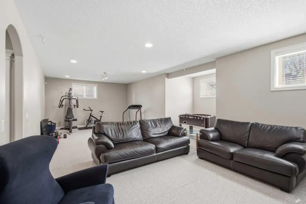 36 Hampstead Hill NW Calgary AB T3A 6E9