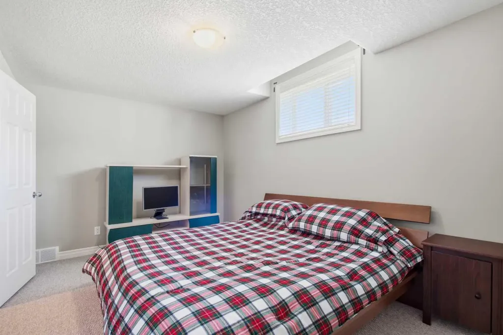 36 Hampstead Hill NW Calgary AB T3A 6E9