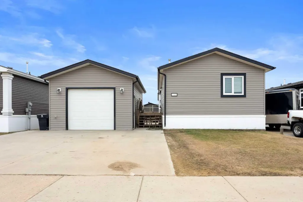 725 Beacon Hill Drive Fort Mcmurray AB T9H 2P6