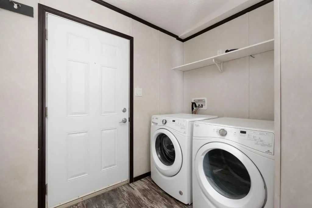 725 Beacon Hill Drive Fort Mcmurray AB T9H 2P6