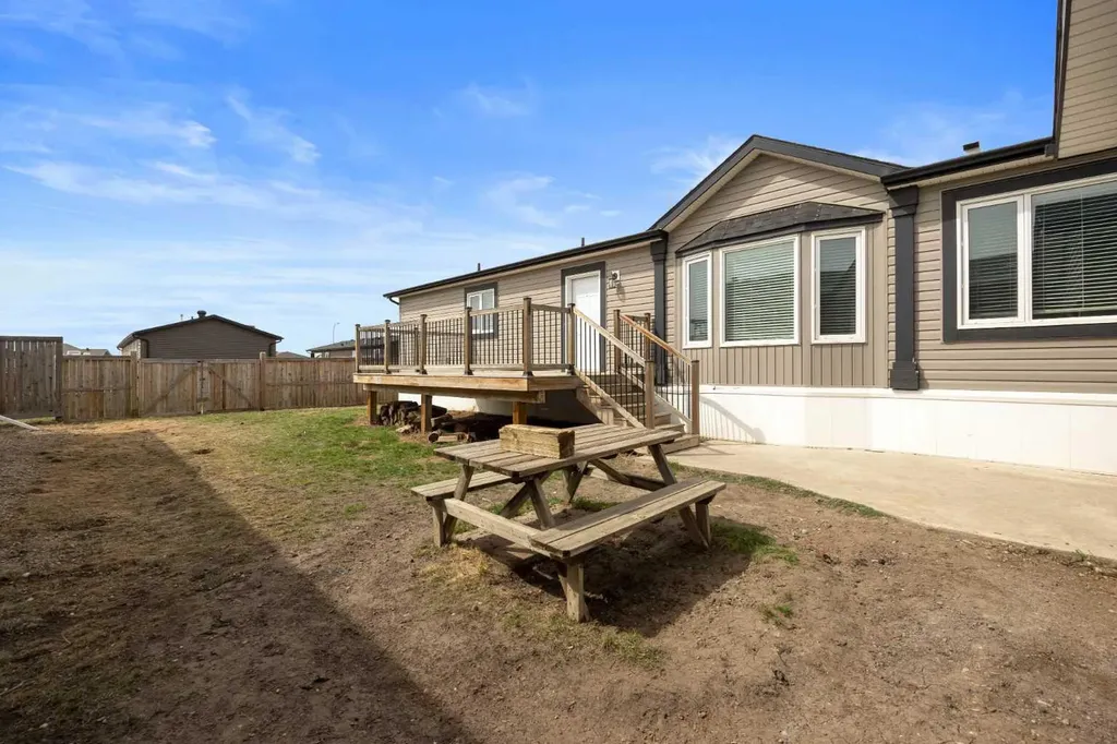 725 Beacon Hill Drive Fort Mcmurray AB T9H 2P6