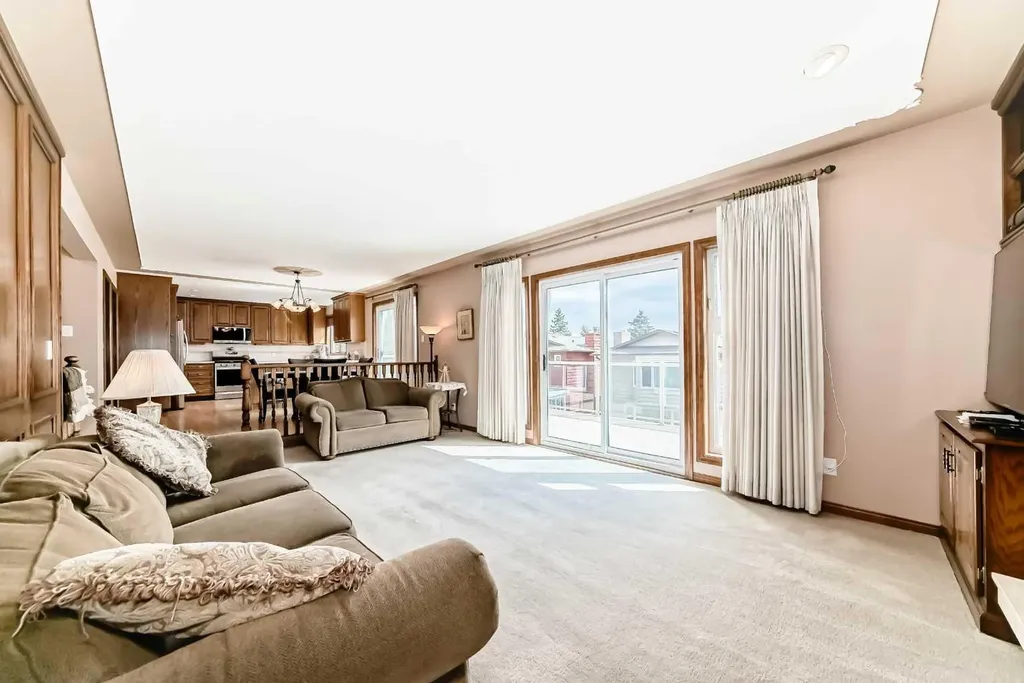 71 Edenwold Place NW Calgary AB T3A 3T8