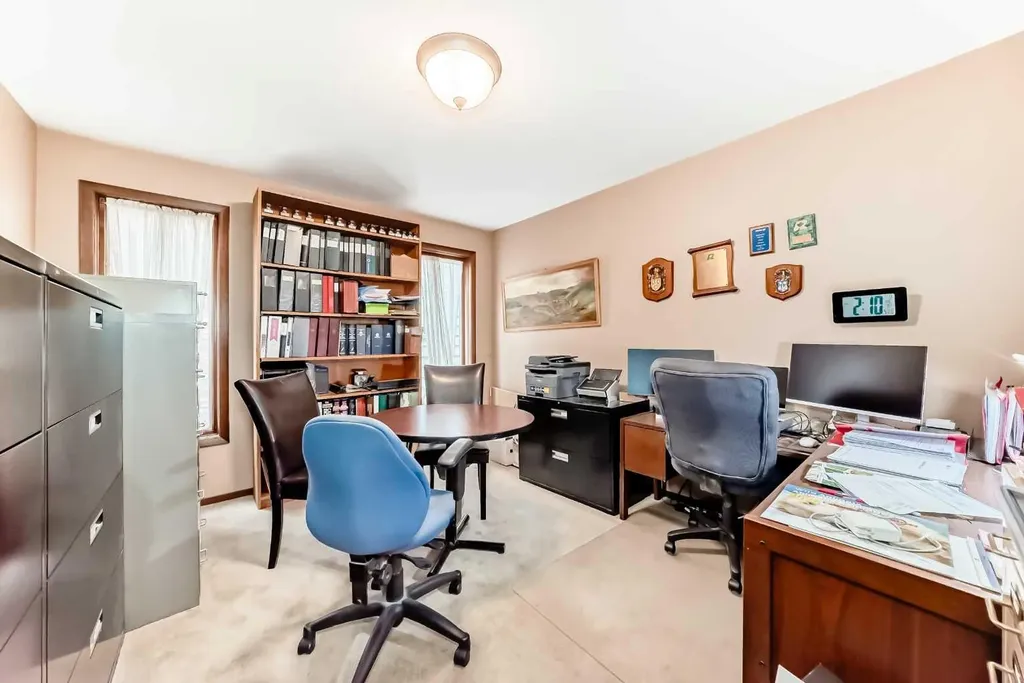71 Edenwold Place NW Calgary AB T3A 3T8