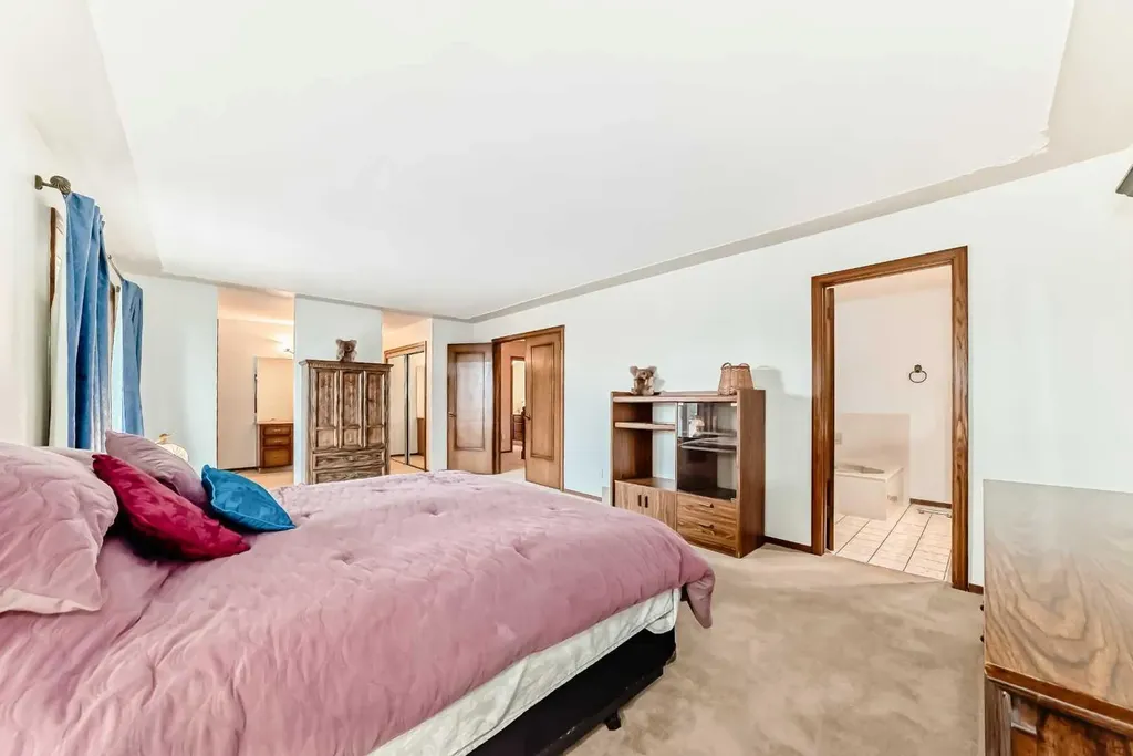 71 Edenwold Place NW Calgary AB T3A 3T8