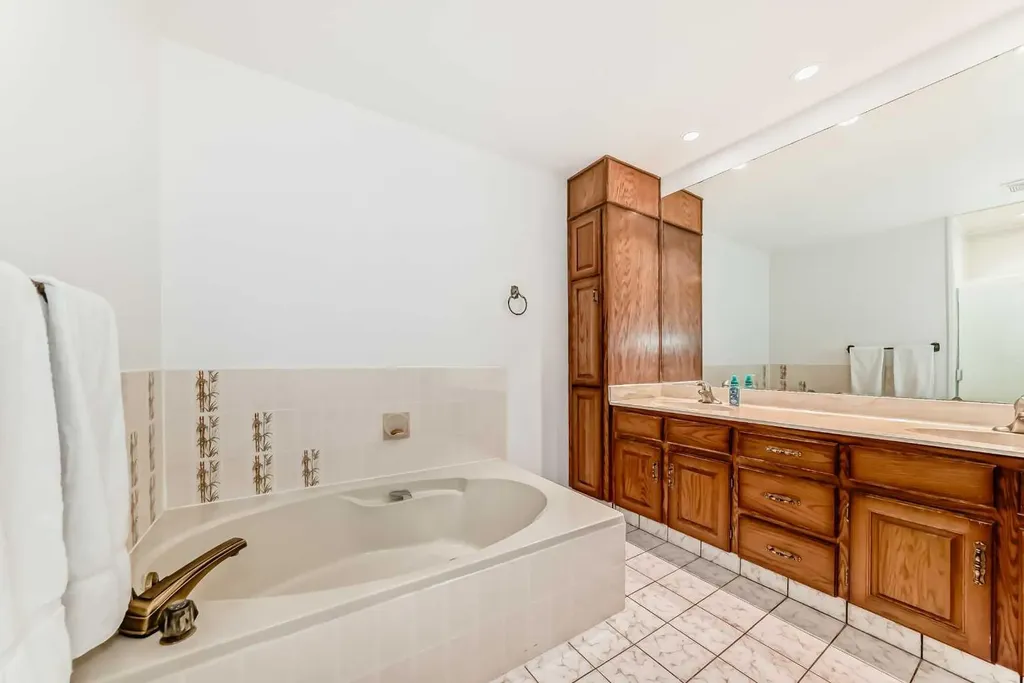 71 Edenwold Place NW Calgary AB T3A 3T8