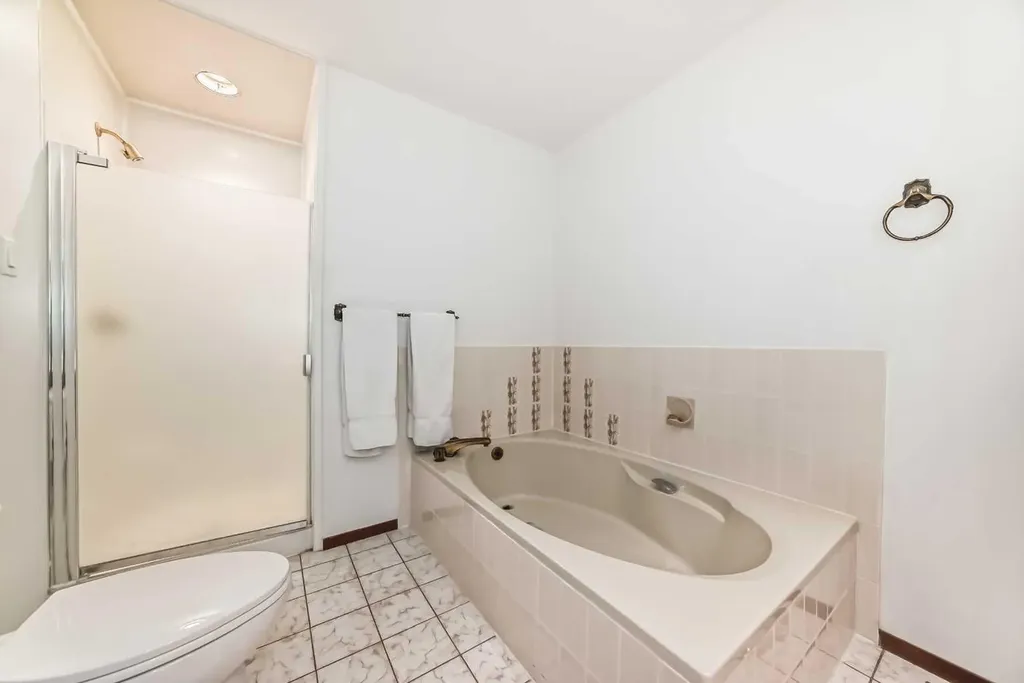 71 Edenwold Place NW Calgary AB T3A 3T8