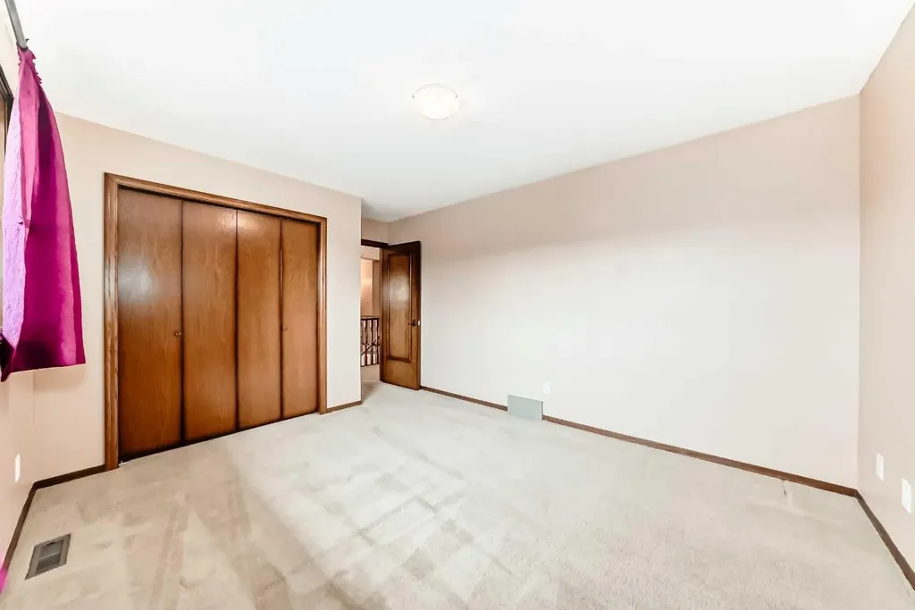 71 Edenwold Place NW Calgary AB T3A 3T8