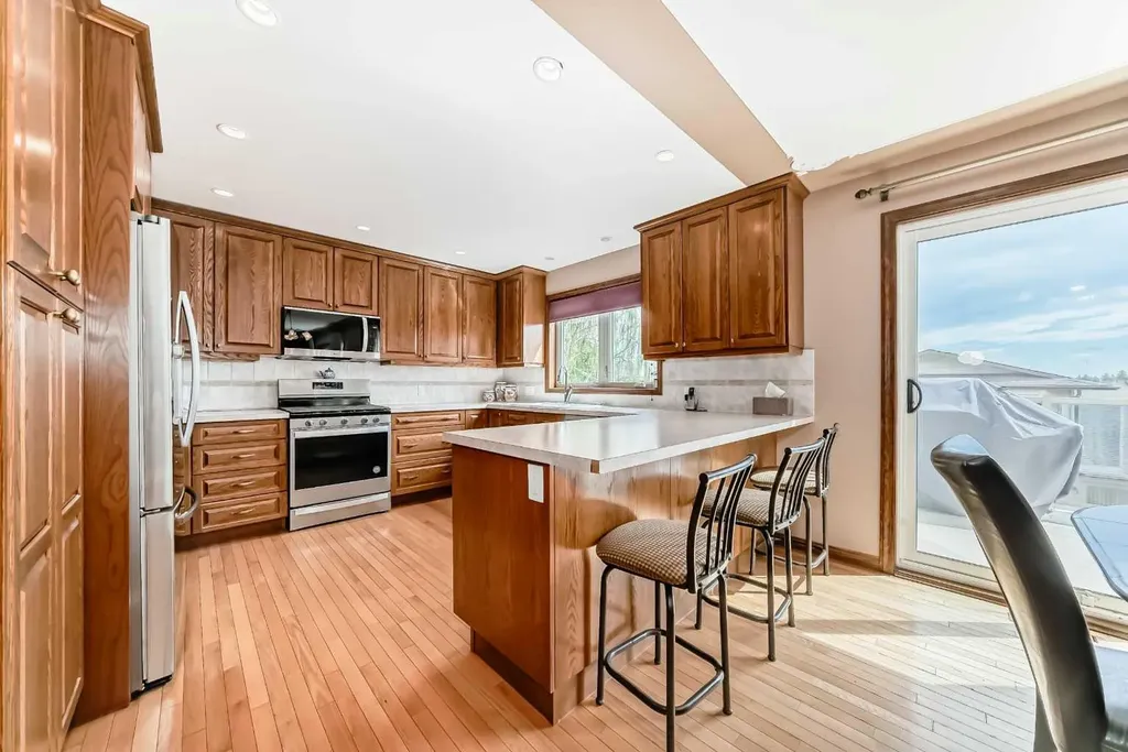 71 Edenwold Place NW Calgary AB T3A 3T8