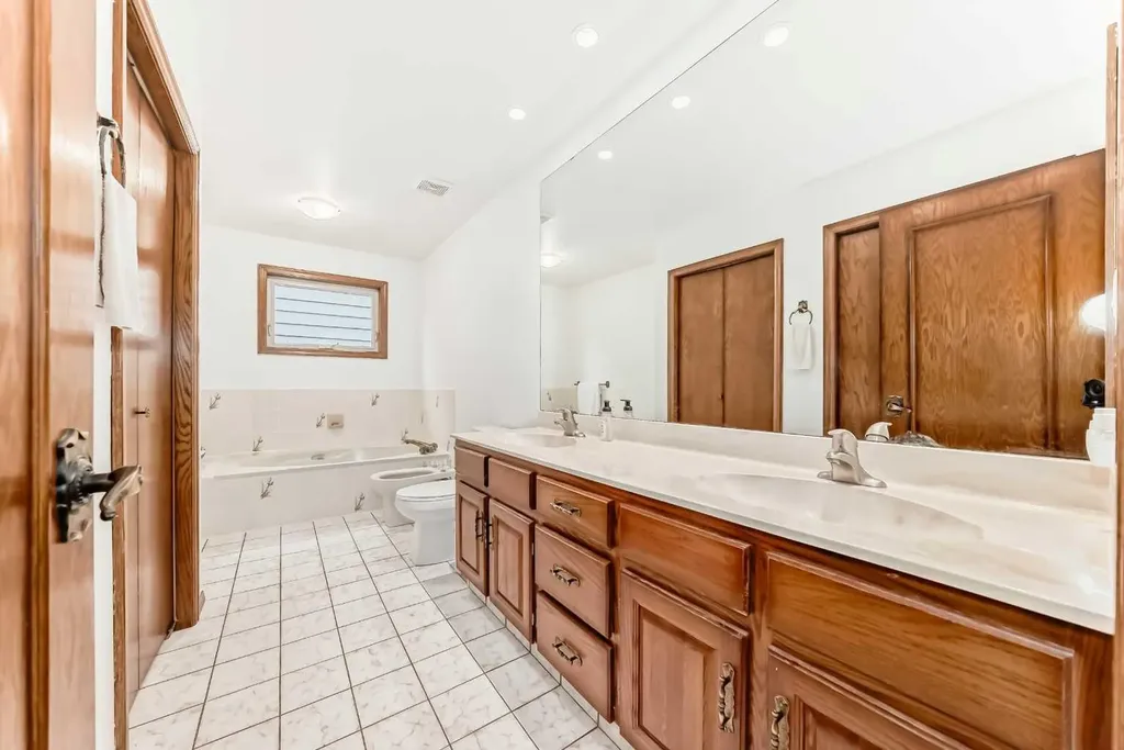 71 Edenwold Place NW Calgary AB T3A 3T8