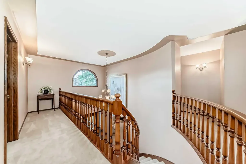 71 Edenwold Place NW Calgary AB T3A 3T8