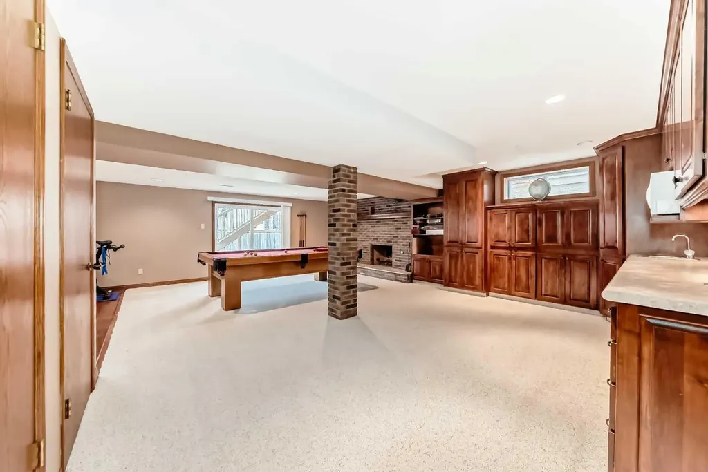 71 Edenwold Place NW Calgary AB T3A 3T8