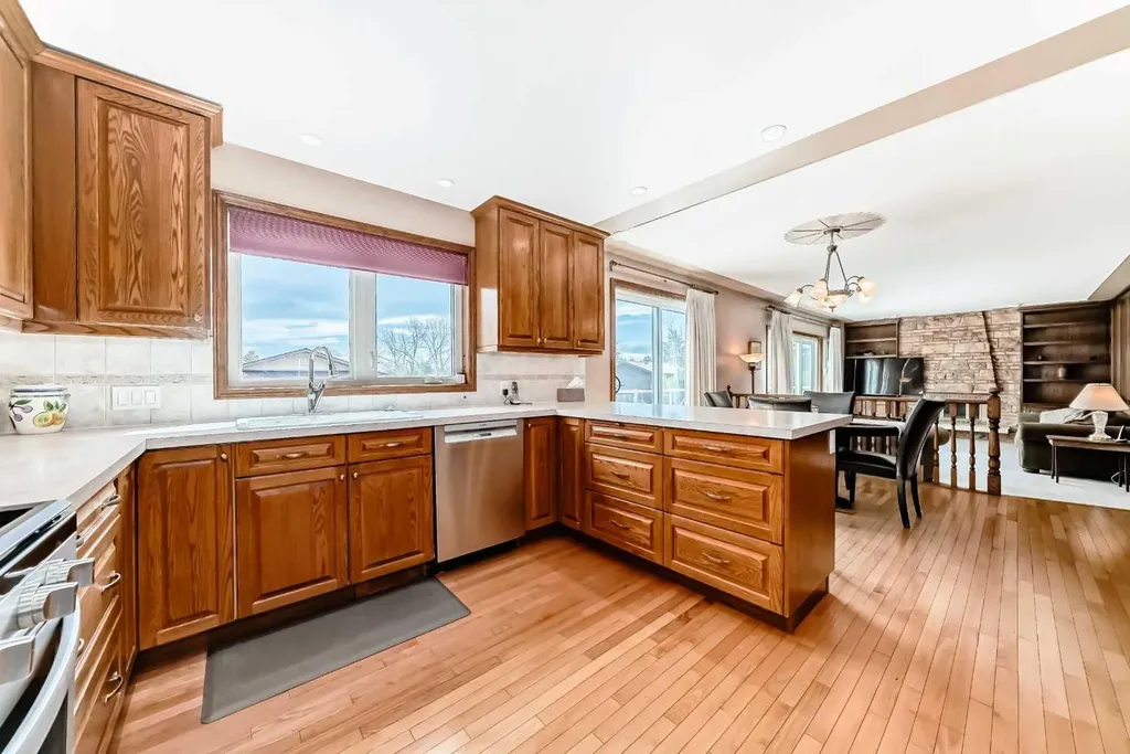 71 Edenwold Place NW Calgary AB T3A 3T8