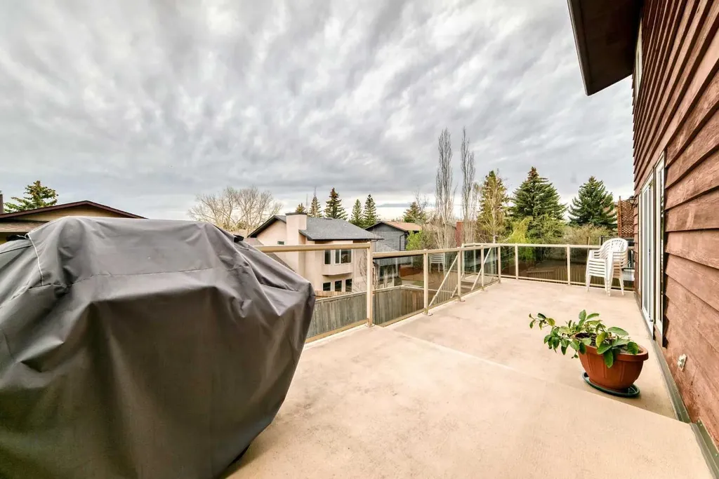 71 Edenwold Place NW Calgary AB T3A 3T8