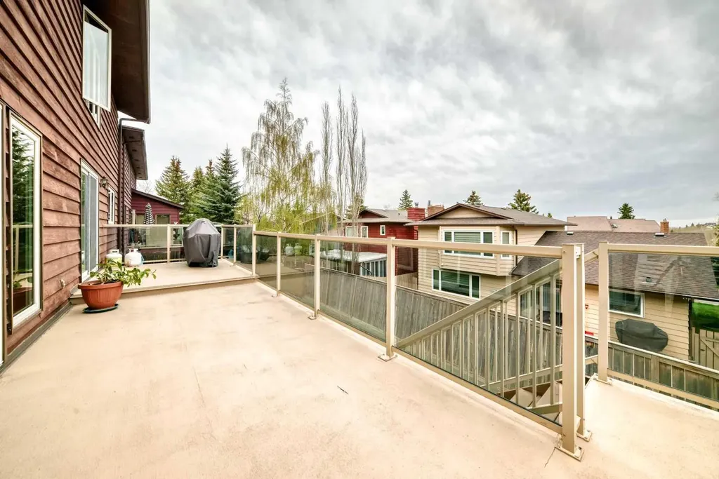 71 Edenwold Place NW Calgary AB T3A 3T8