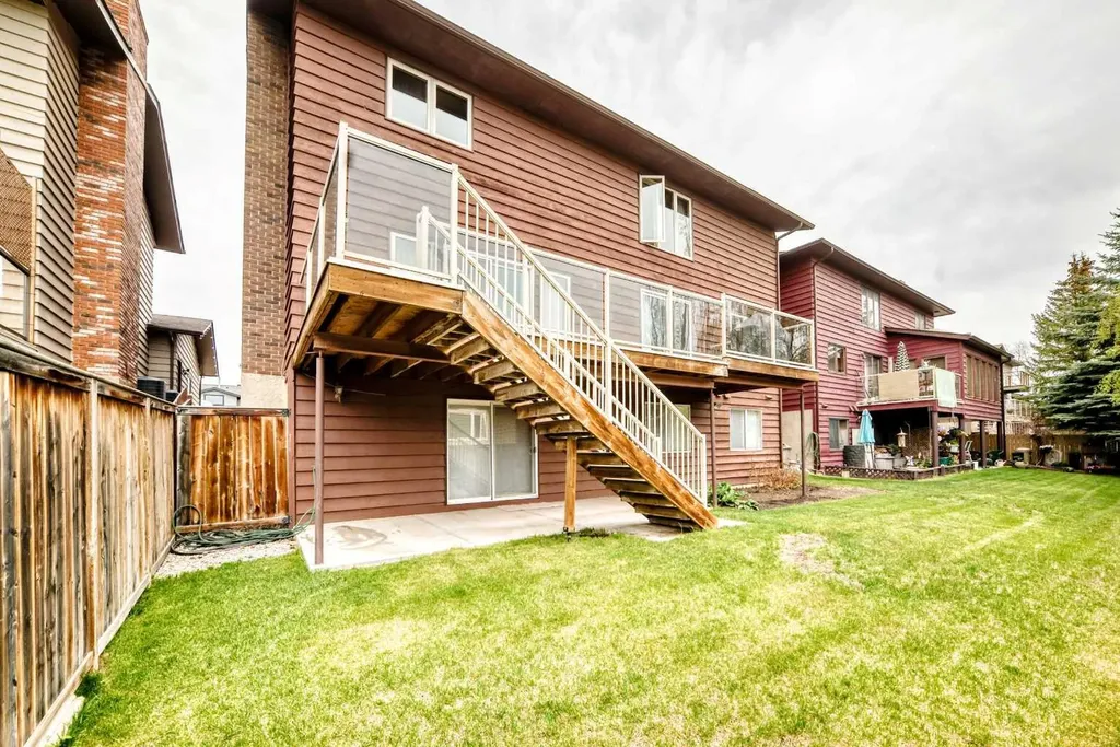 71 Edenwold Place NW Calgary AB T3A 3T8