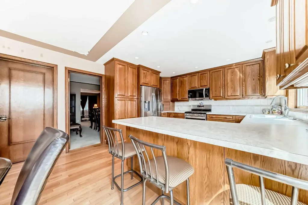 71 Edenwold Place NW Calgary AB T3A 3T8