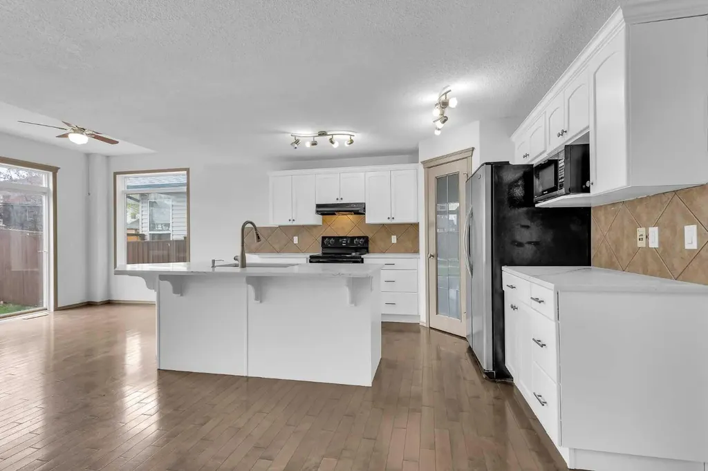 35 New Brighton Manor SE Calgary AB T2Z 4G8