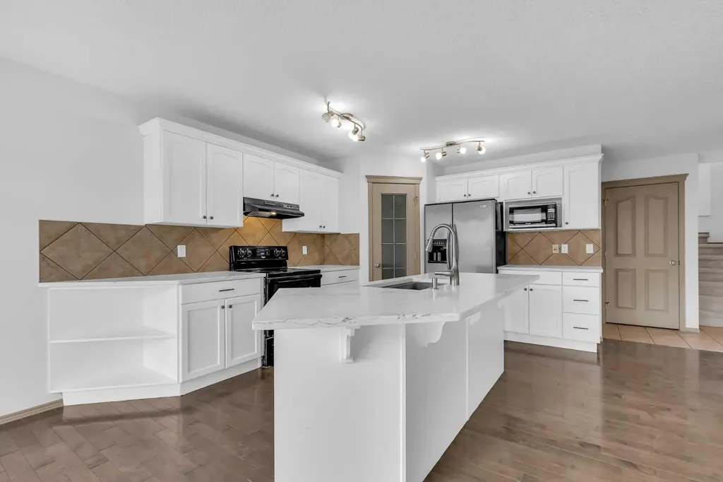 35 New Brighton Manor SE Calgary AB T2Z 4G8