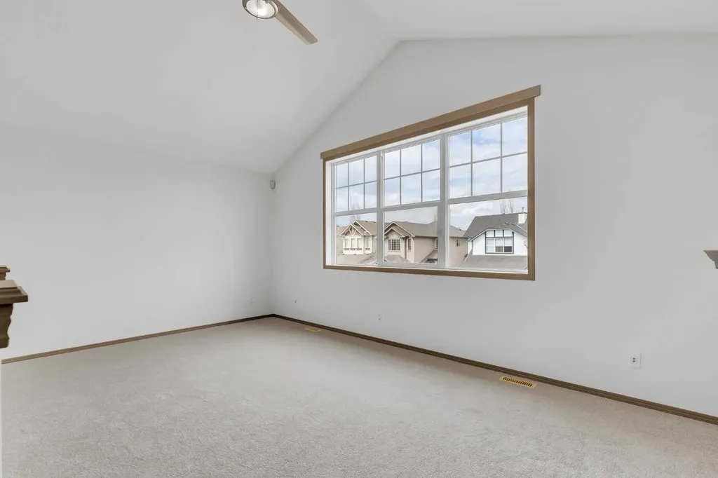 35 New Brighton Manor SE Calgary AB T2Z 4G8
