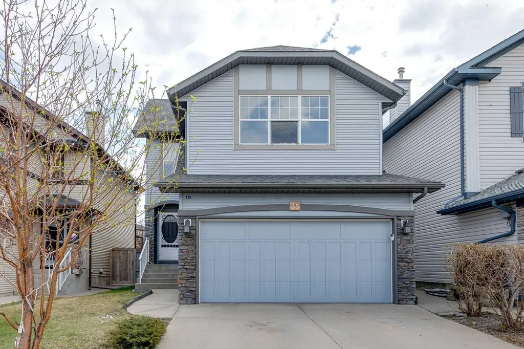 35 New Brighton Manor SE Calgary AB T2Z 4G8