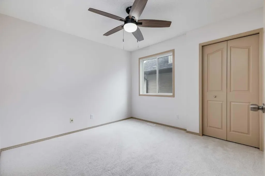 35 New Brighton Manor SE Calgary AB T2Z 4G8