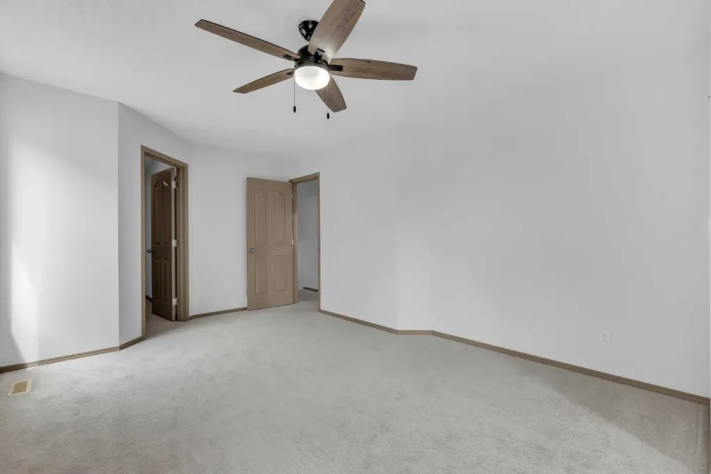 35 New Brighton Manor SE Calgary AB T2Z 4G8