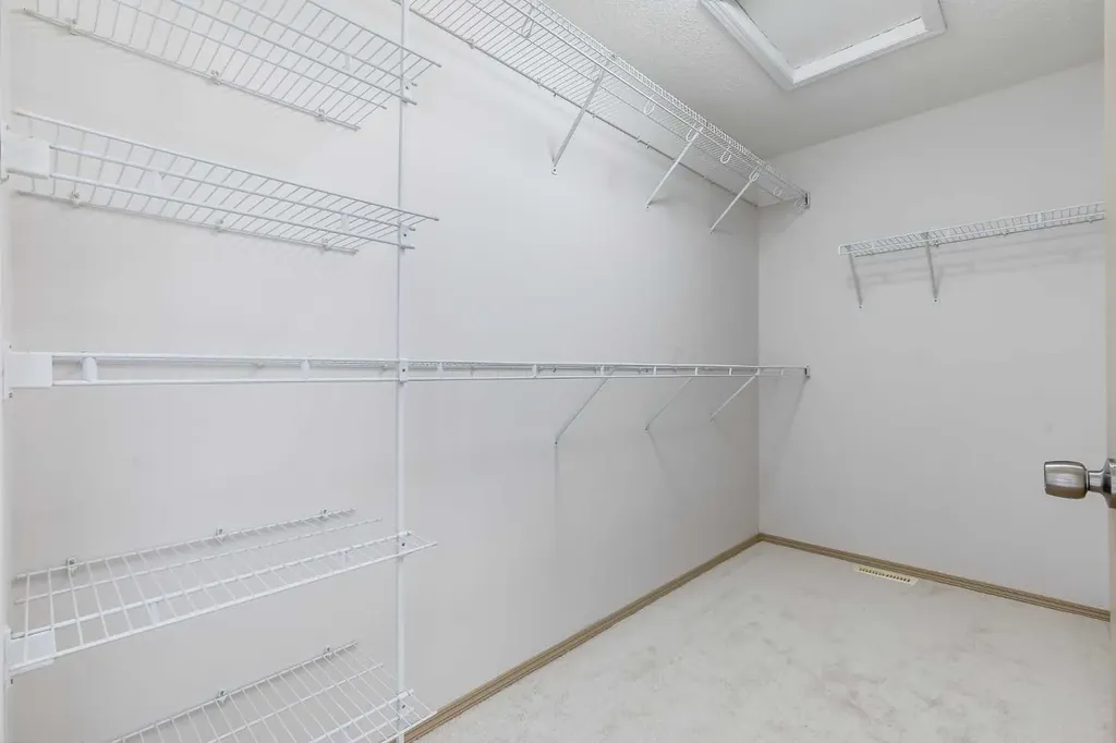 35 New Brighton Manor SE Calgary AB T2Z 4G8